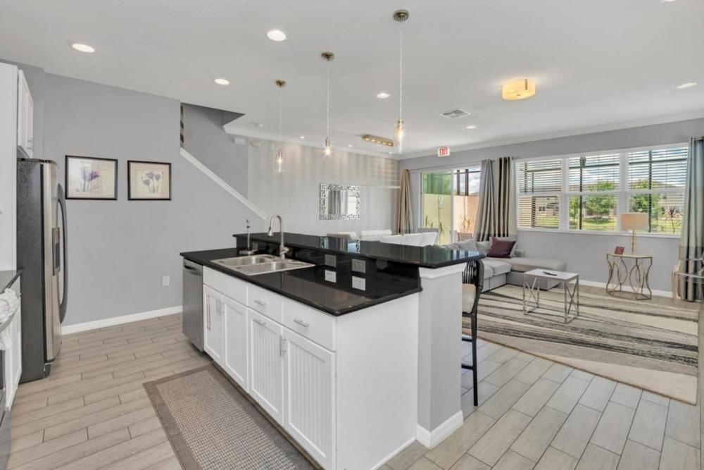 4 Bed townhome with Private Pool Near Disney! townhouse